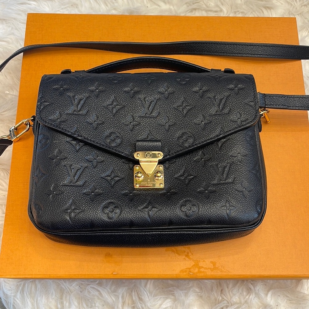 Louis Vuitton Pochette Métis - Black